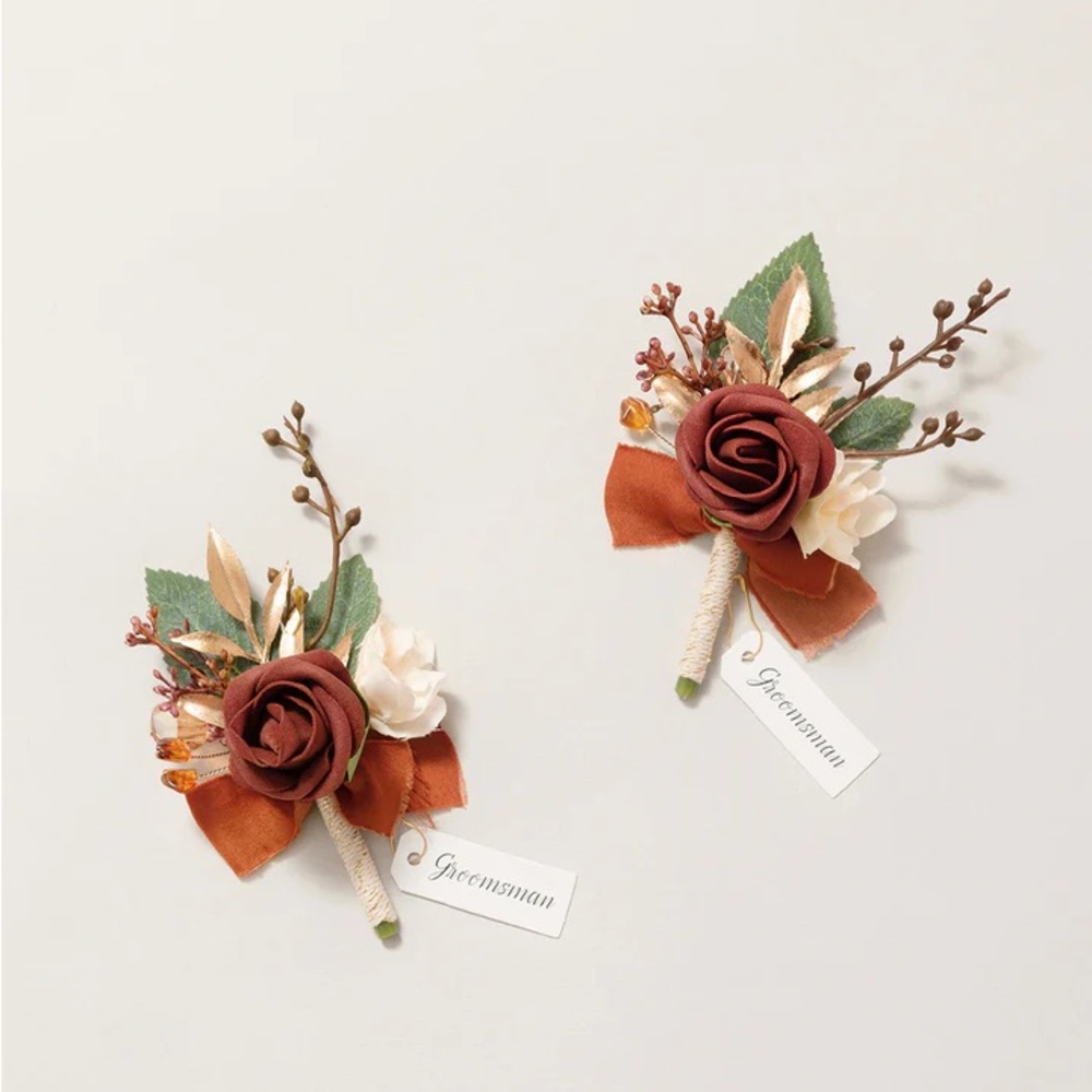 Ling’s Moment - Boutonnière in Amber (2)